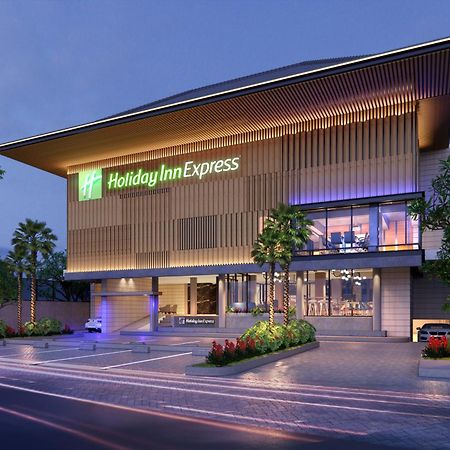 Holiday Inn Express Bali Sunset Road By Ihg Кута Екстериор снимка