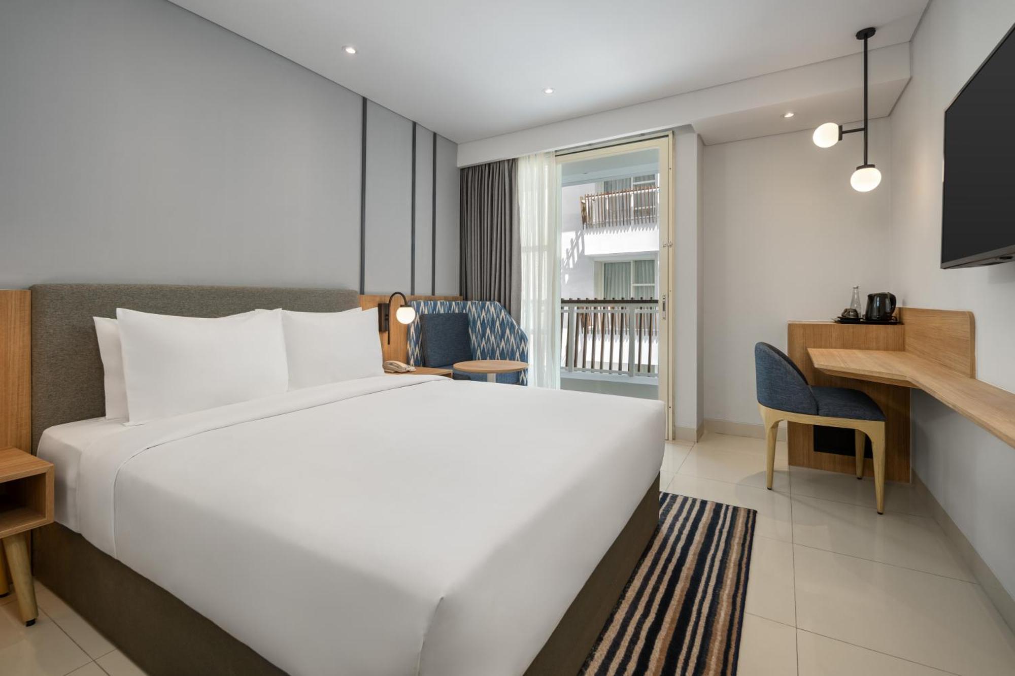 Holiday Inn Express Bali Sunset Road By Ihg Кута Екстериор снимка
