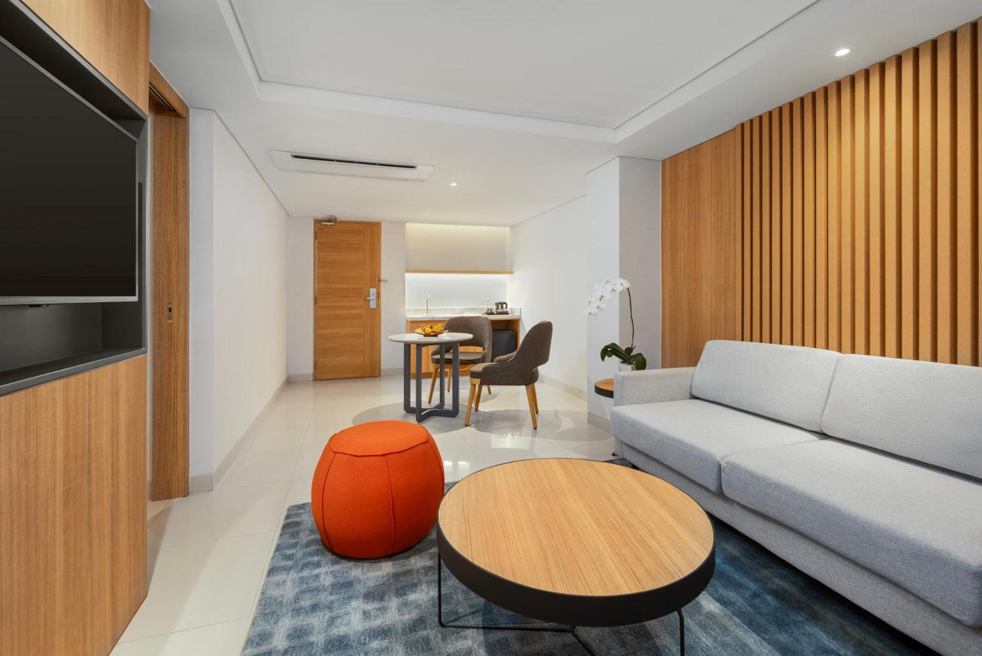Holiday Inn Express Bali Sunset Road By Ihg Кута Екстериор снимка