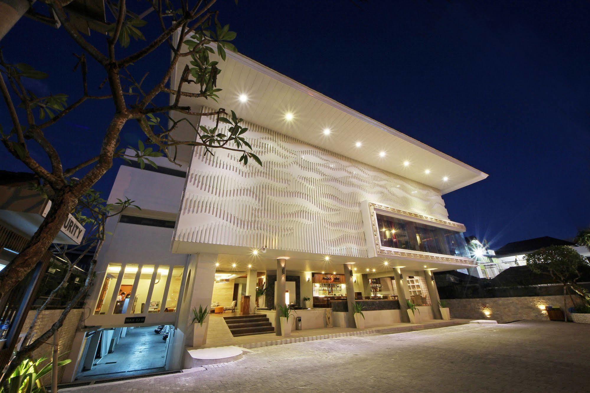 Holiday Inn Express Bali Sunset Road By Ihg Кута Екстериор снимка