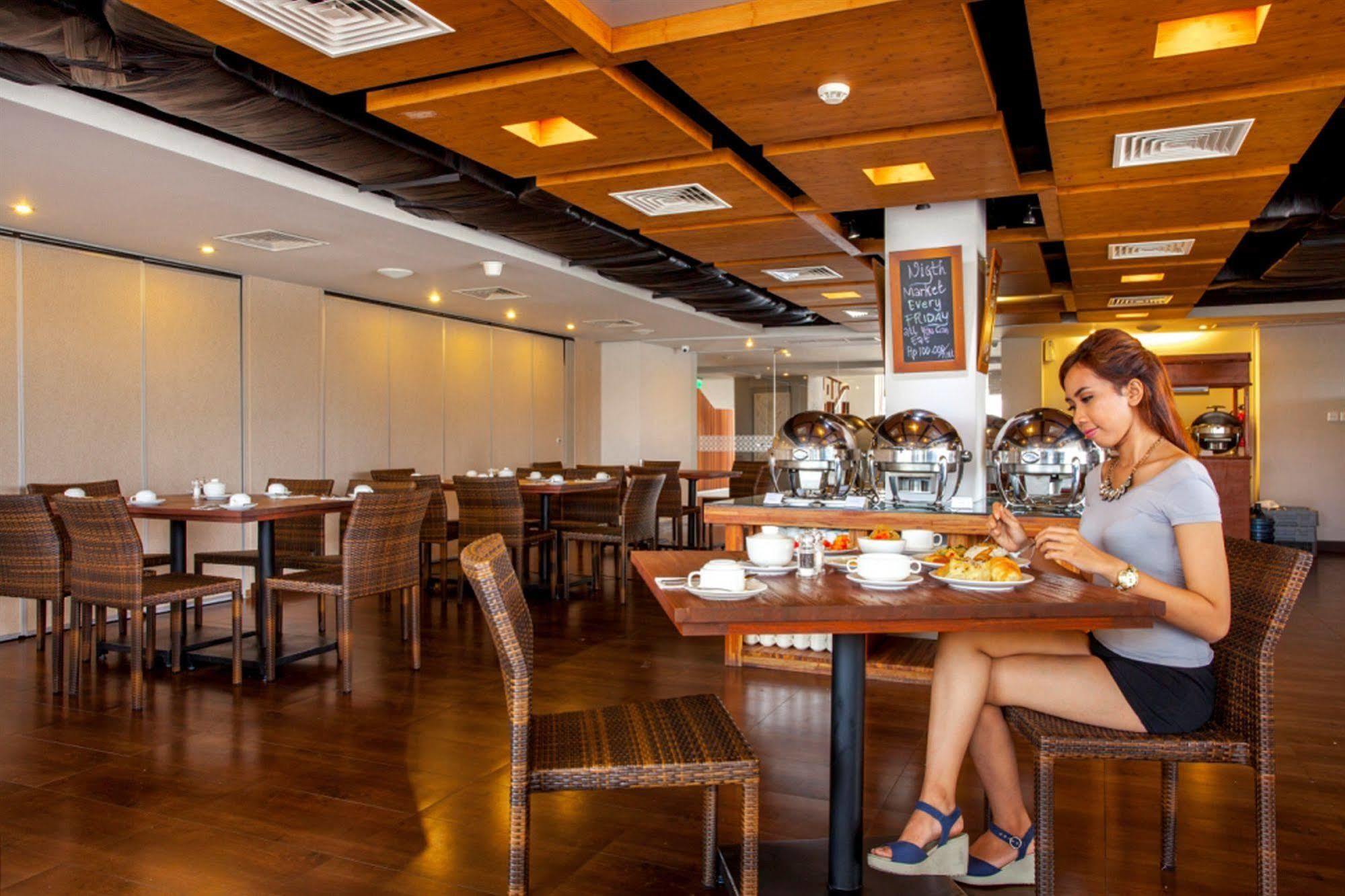 Holiday Inn Express Bali Sunset Road By Ihg Кута Екстериор снимка