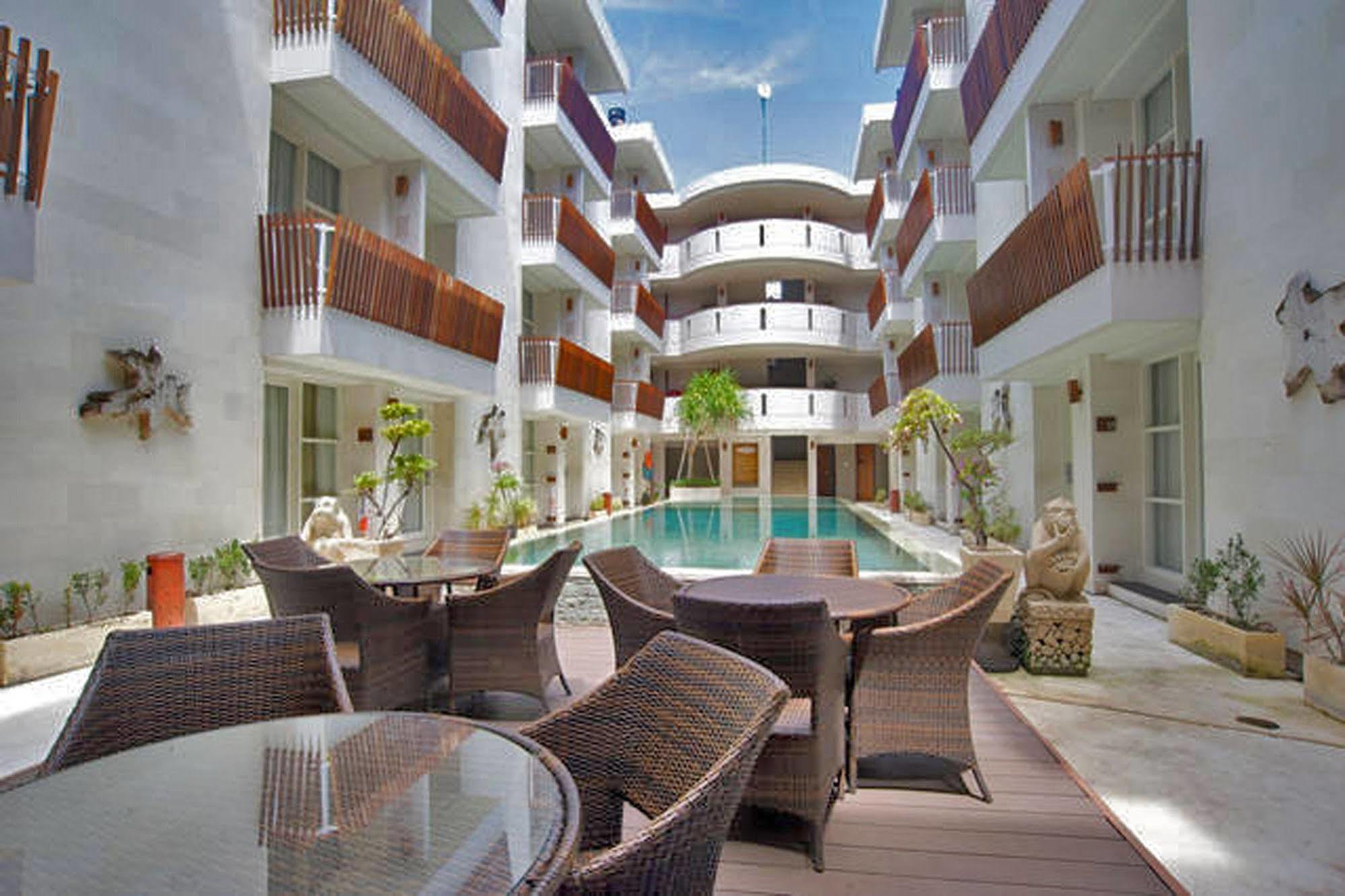 Holiday Inn Express Bali Sunset Road By Ihg Кута Екстериор снимка