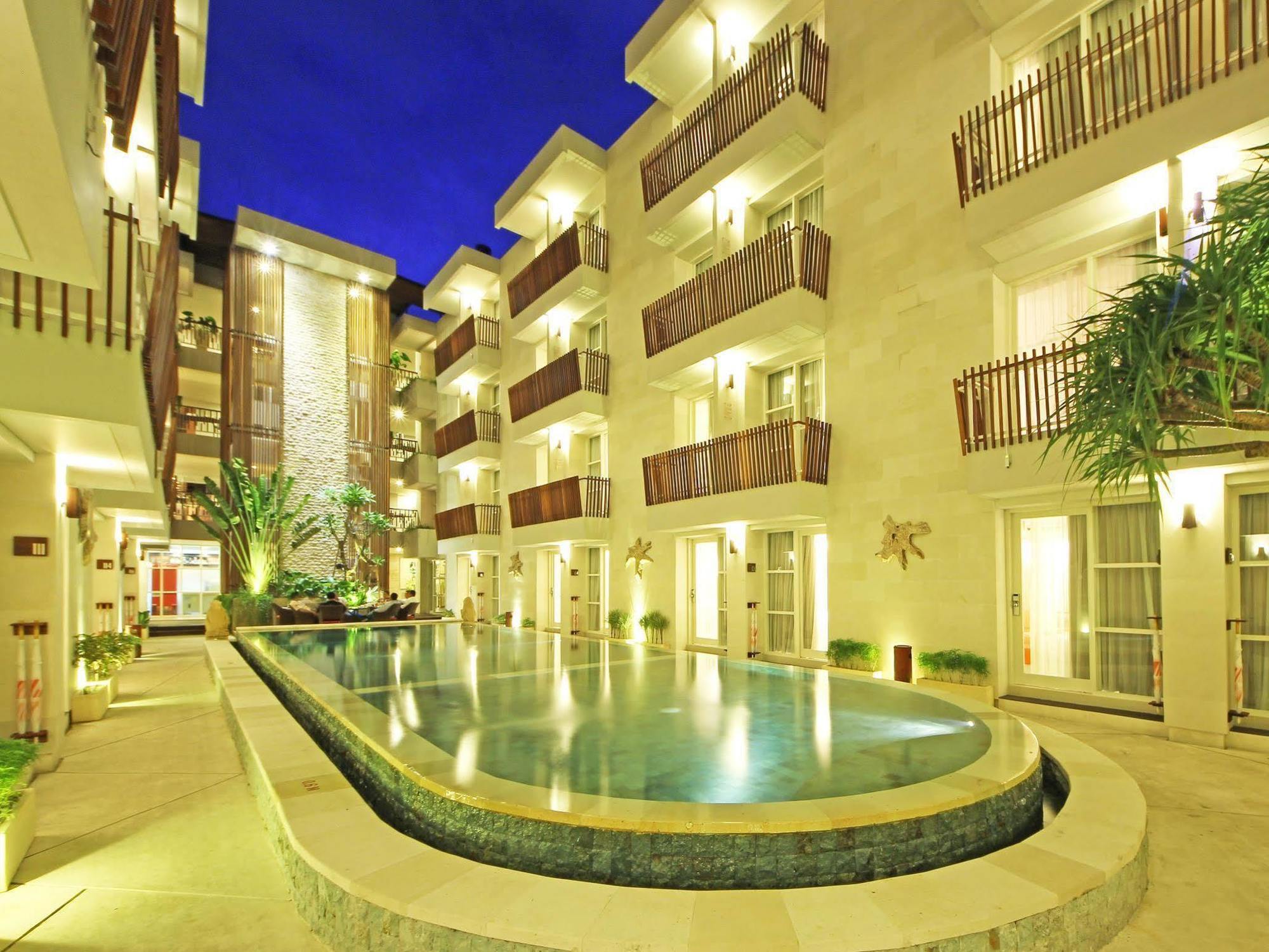 Holiday Inn Express Bali Sunset Road By Ihg Кута Екстериор снимка