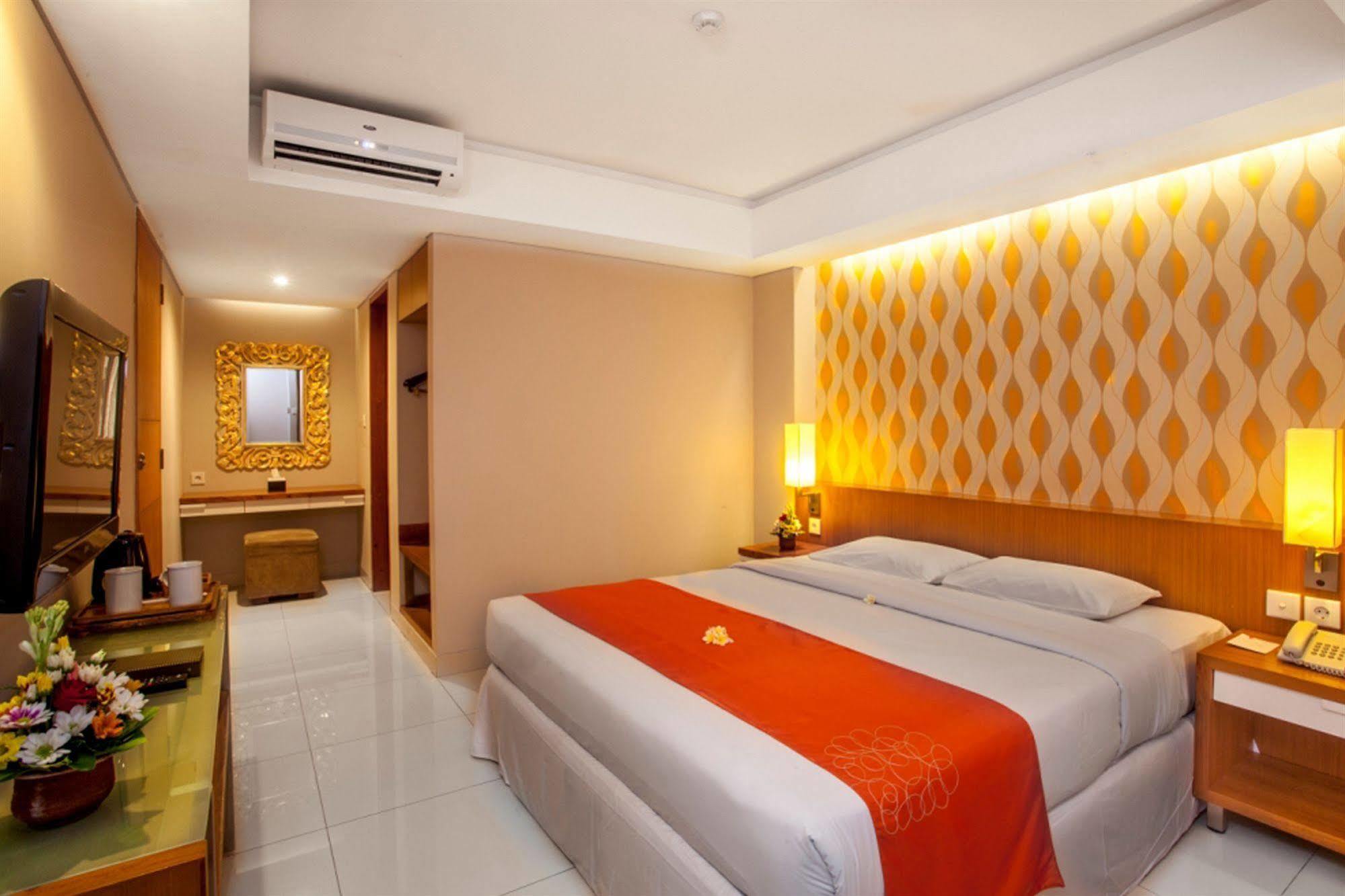 Holiday Inn Express Bali Sunset Road By Ihg Кута Екстериор снимка