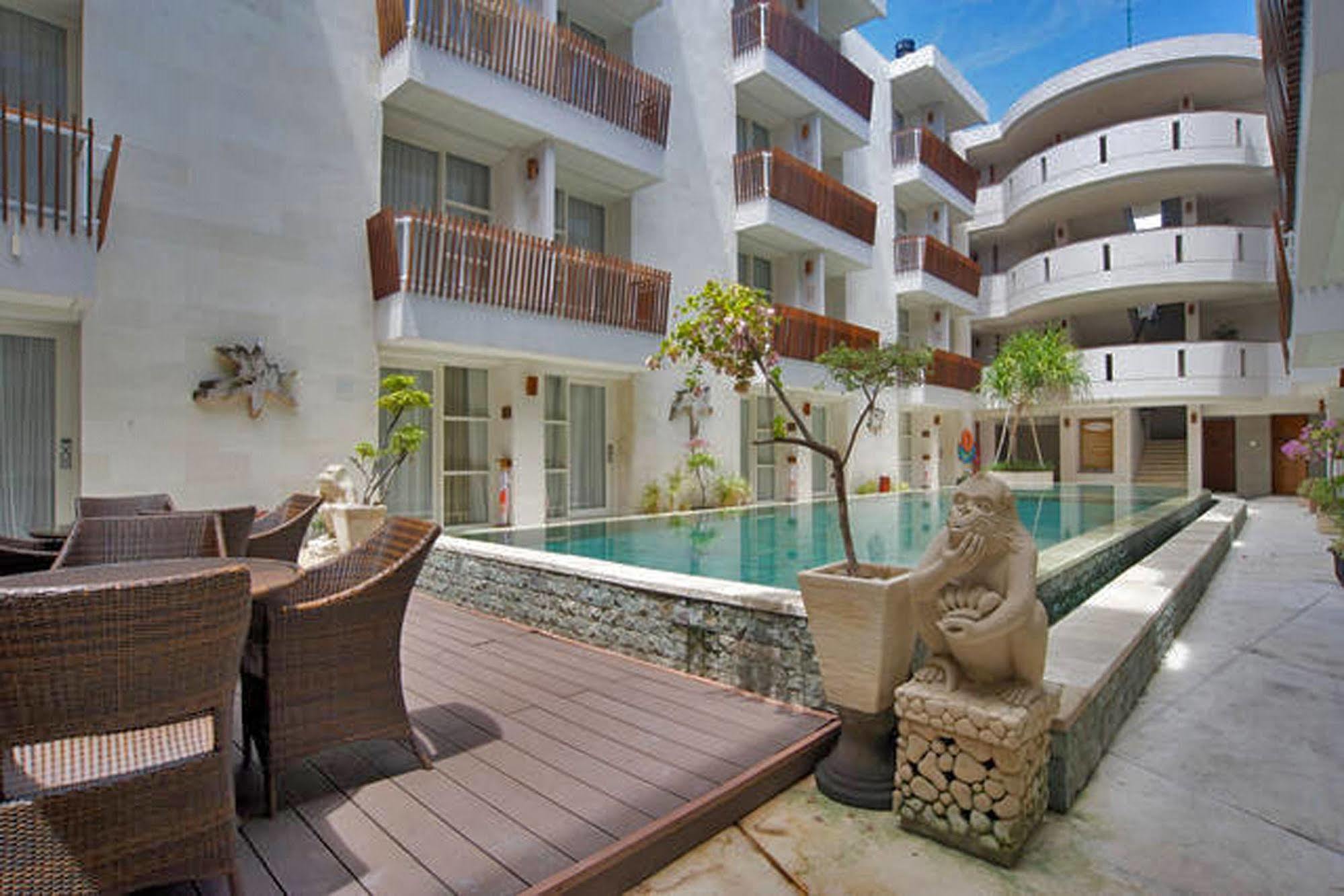 Holiday Inn Express Bali Sunset Road By Ihg Кута Екстериор снимка