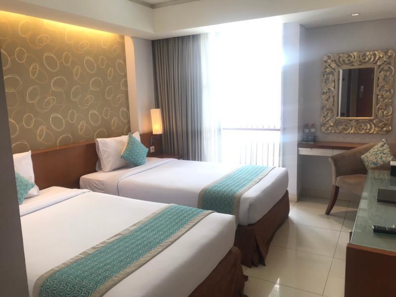 Holiday Inn Express Bali Sunset Road By Ihg Кута Екстериор снимка